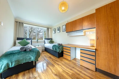 Pierocks Carver Entire House, Free Parking and Wi-fi in High Wycombe