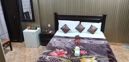 Al Noor Hotel Отели рядом с достопримечательностью «The Chenab Club»