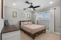 Charming 2-bedroom condo in fabulous Kingsland with WiFi, AC