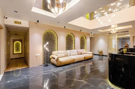 CVR'S HOTEL GLASS BIRD Отели в г. Кришна