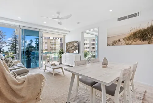 Luxury Beachfront Stay in Kirra