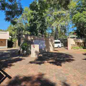 Birchway's Backpackers Hotel Exterior