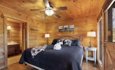 Pigeon Forge Getaway, Pool Table, Hot Tub Hotels near Great Smoky Mountains