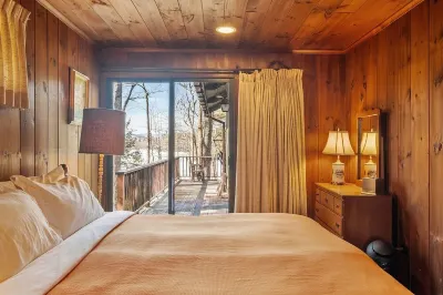 Lakeside Getaway - Lake Access & Firepit Hotels in der Nähe von Lake Winnipesaukee