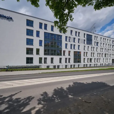 Apartamenty Collegia Отели рядом с достопримечательностью «Госпиталь военно-морского флота»