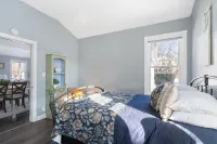 Walk to Downtown Prescott Shops, Dining and Riverfront at Cardinal Cottage