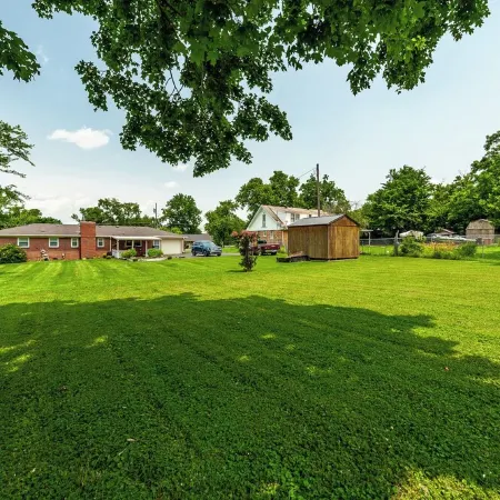 Spacious Home in Quiet Neighborhood - Half Mile from Historic Gallatin Square