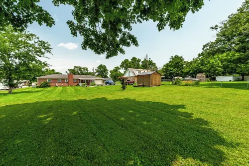 Spacious Home in Quiet Neighborhood - Half Mile from Historic Gallatin Square