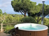Nature Cabin on private estate and Coast Barcelona with Wellness. Maresme 호텔