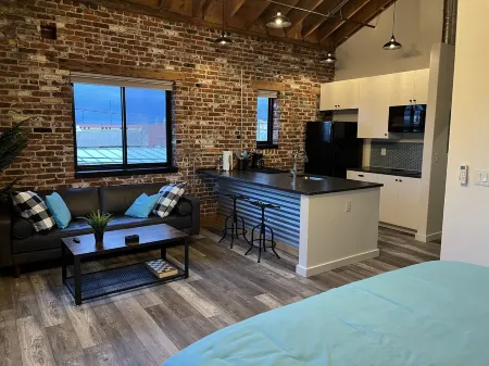 Amazing Industrial Studio Loft Apartment in Downtown Redmond