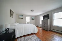 Renovated home with spa access Steps from Cantine Field/HITS Hotels near Smoke House of the Catskills