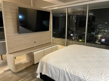 Central location, close to mall, restaurants, bars, markets & safe location.