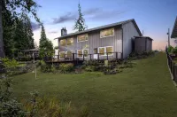 Riverside Home With a Rustic Charm Hotels in Washougal