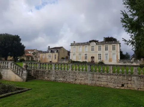 Chateau de Charras -2 bedroom holiday apartment