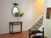 2 Bedroom newly renovated townehouse, beautifully decorated at Garfield House