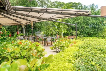 Secluded Garden Paradise Condo @Los Sueños Отели рядом с достопримечательностью «Punta Leona»