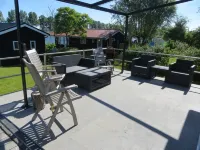 Cozy and rustic cottage plus houseboat on the water Hotels in Grafhorst