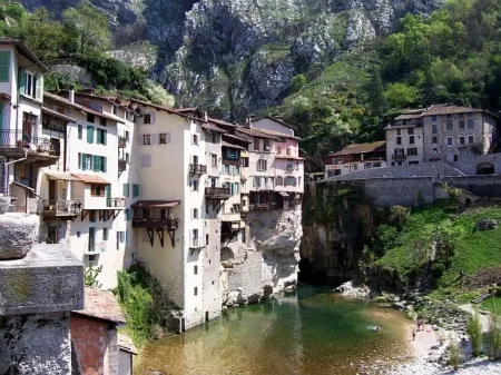 Lodging in the heart of the Vercors Отели в г. Понт-ан-Руайан