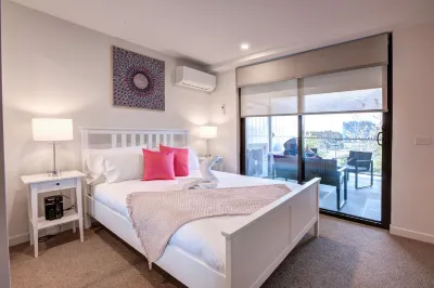 The Hamptons - Luxurious Fully Furnished 2 Bedroom Central Location Các khách sạn ở 