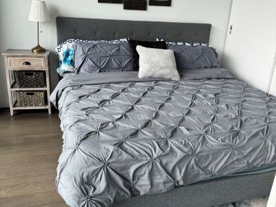 Modern Luxury 2 bed sleeps 5 wifi laundry king bed