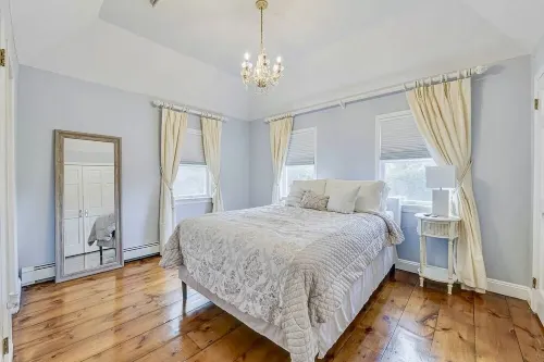 Southampton Home with Heated Pool,6 minutes from beach’s