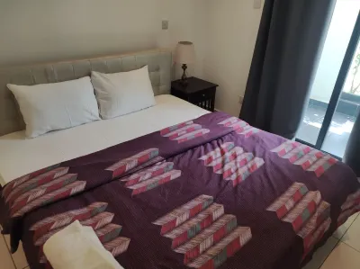 Deluxe 1 Bedroom Apartment - Embassy Gardens Hotels in Cantonments