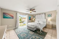 Bright & Modern ~ Heated Pool ~ Gated Beach ~ Pkg!