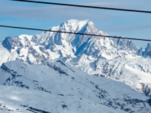 6-person apartment, spacious, functional, Mont Blanc view Hotels in Aime