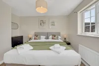 Spacious 5BRM Townhouse – Ideal for Contractors, Corporate Stays & Family Visits