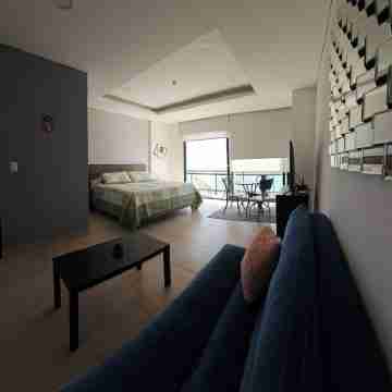 3BR condo, right on the beach, fully equipped, beach cccess. Rooms