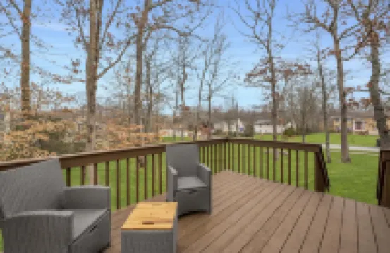 Comfortable and bright home - near downtown Mystic.