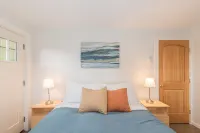 Close to Ganges. 2br 1bath apartment. Peaceful treed setting