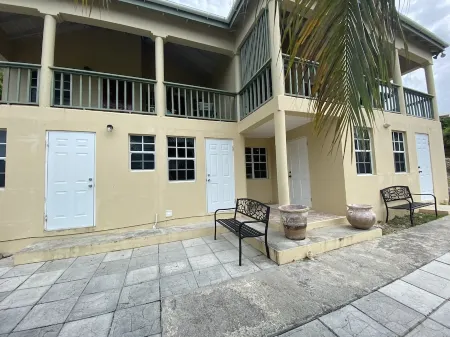 Escape the Cold During the Holidays & Stay at Conrads! Located in Bluewaters. Отели в г. Cedar Grove