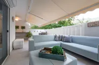 Modern/sleek Apt, 7 mins from Jobos Beach