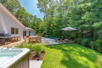 Springs Retreat: Fully Renovated Home, New Gunite Pool, Walk to Bay & Rita's Hotels in Springs