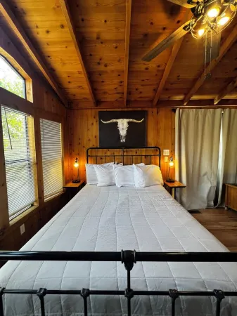 Oak Grove Getaway: Unique & Secluded Cabin with Breathtaking  Views, Wifi Отели рядом с достопримечательностью «Генерал Шерман»