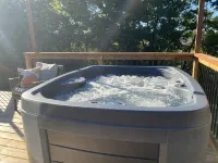 Parkman Pad: hot tub, wood stove by Montague breweries