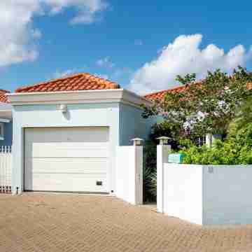 Tropical oceanfront villa, full AC, private pool, great diving and snorkeling Hotel Exterior