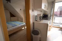 Apartment 3 with balcony near the south beach Alter Leuchtturm周辺のホテル