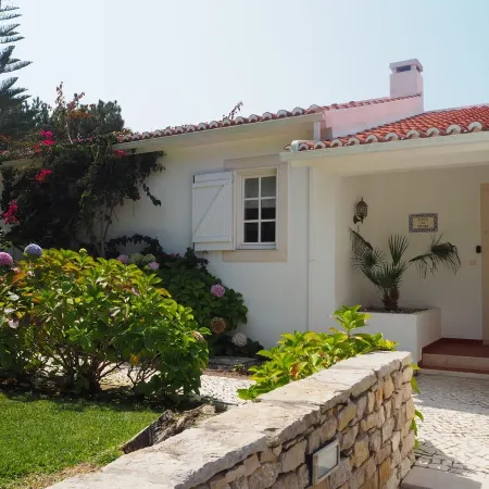 Villa with Books, Sun, Swing Bed, Private Pool And A Spacious Garden To Enjoy