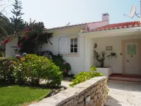 Villa with Books, Sun, Swing Bed, Private Pool And A Spacious Garden To Enjoy Hotels in Amoreira