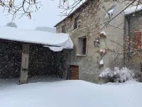 Ferme-chalet à la Montagne. Idéal Pour une Famille. Animaux de Compagnie ok