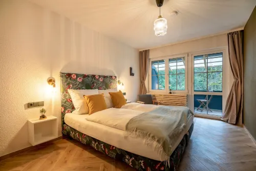 Somewhere ELZ large vacation resort just for your group!