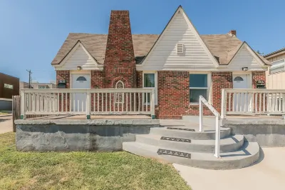 Large Pet Friendly House Walking Distance To Will Rodgers Stadium /Dickies Arena Hotels in Fort Worth Cultural District