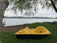 The RandomCabin “On Random Lake” Hotel di Random Lake