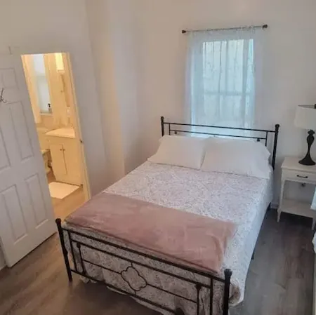 Historic Chesapeake City Stay
