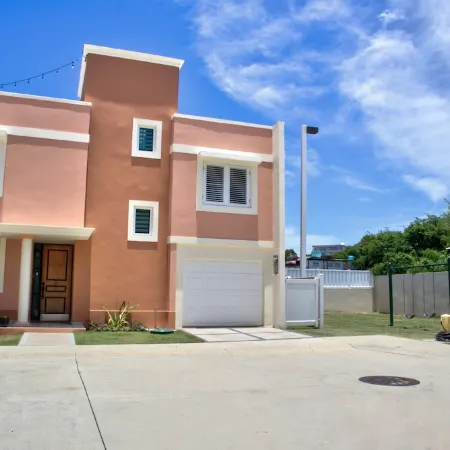 Casa Diez · Beachsteps Townhouse w/Pool- Seven Seas