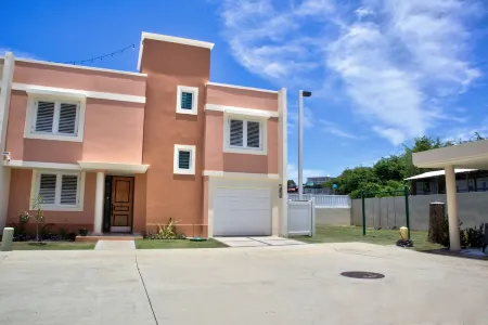 Amazing Location Beach House Отели в г. Фахардо