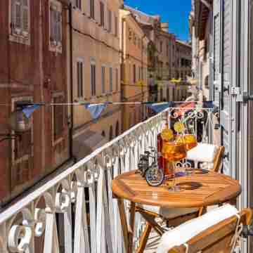 Beautiful apartment is  situated in the walking zone in the heart of city Pula Others