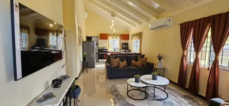 NEW LISTING! Charming 2-bedroom house in marvelous St.Bran's Burg with AC, WiFi Отели в г. St.Bran's Burg